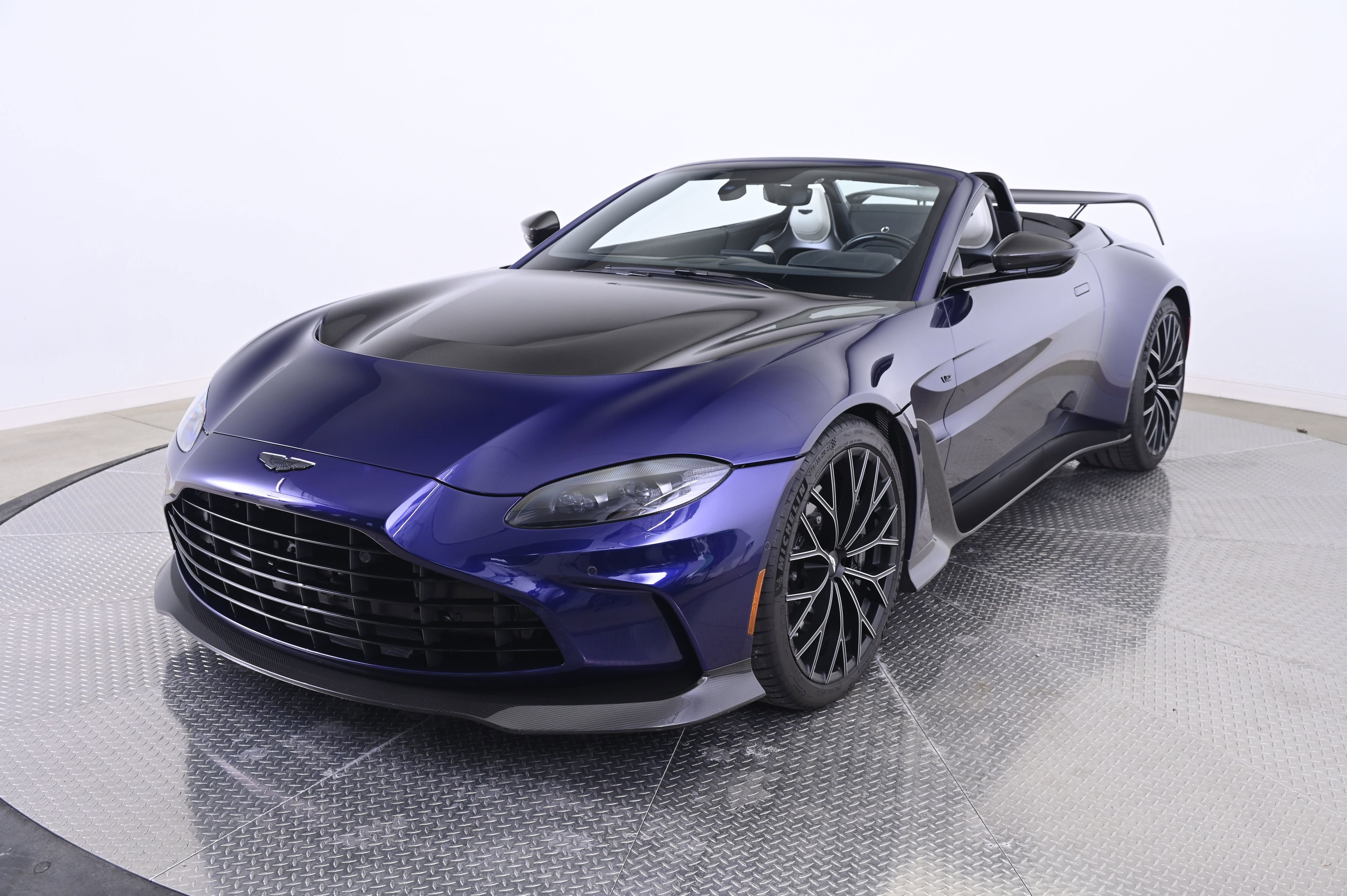 Used 2023 Aston Martin V12 Vantage Roadster image 1