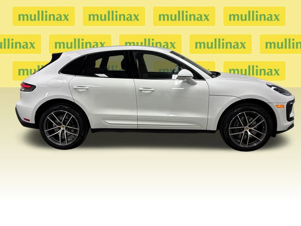 Used 2024 Porsche Macan image 18
