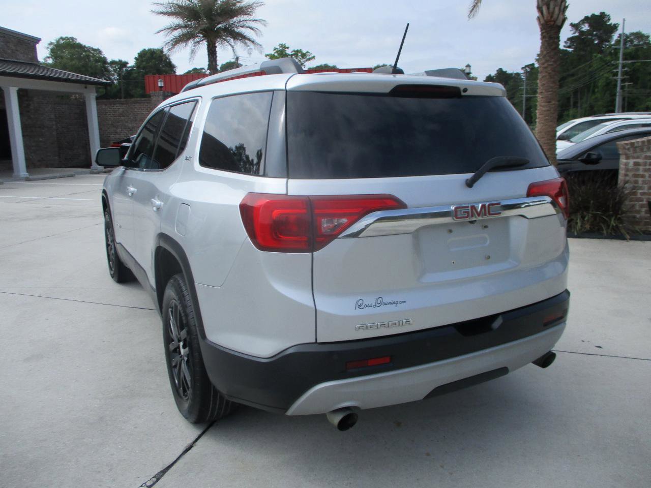 Used 2017 GMC Acadia SLT FWD image 4