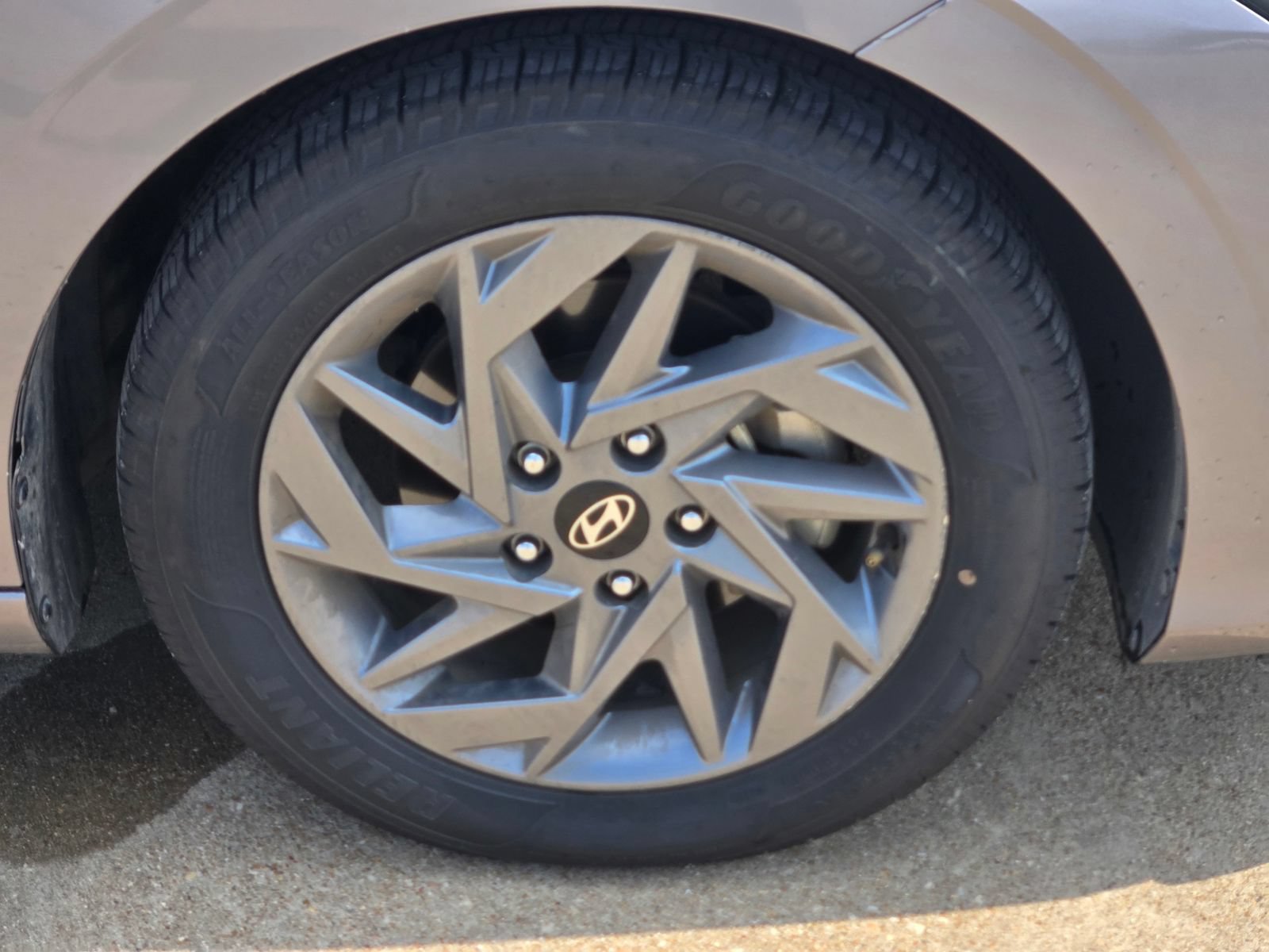 Used 2024 Hyundai Elantra SEL FWD image 8