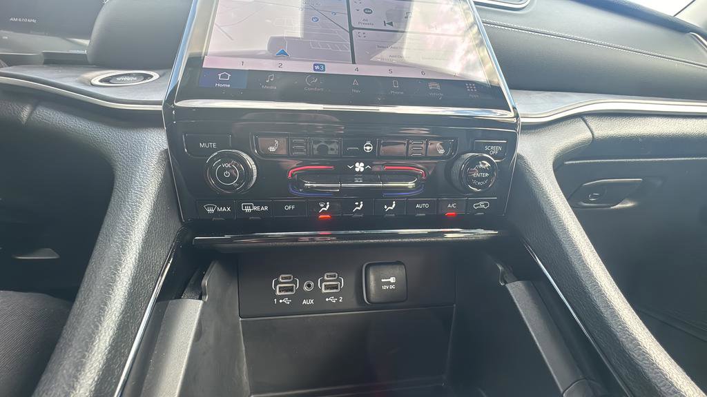 Used 2023 Jeep Grand Cherokee Limited image 24