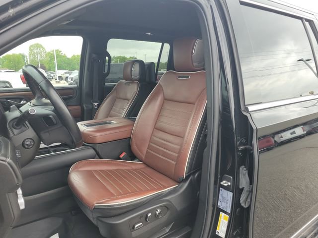 Used 2023 GMC Yukon XL Denali Ultimate AWD/4WD image 17
