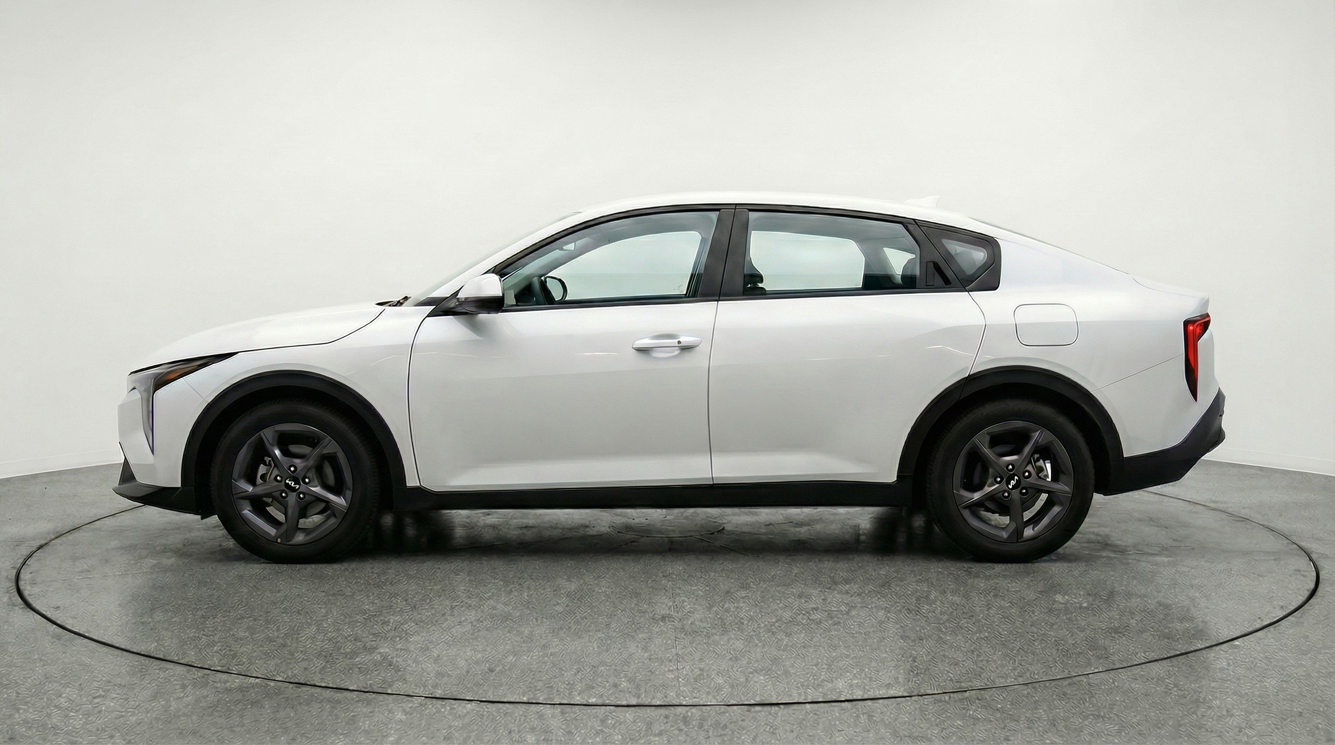 Used 2025 Kia K4 LXS FWD image 5