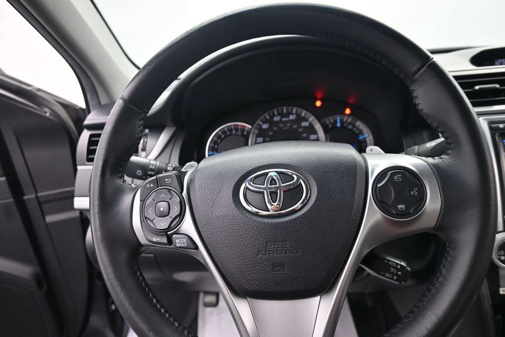 Used 2014 Toyota Camry SE w/ Leather Package FWD image 20