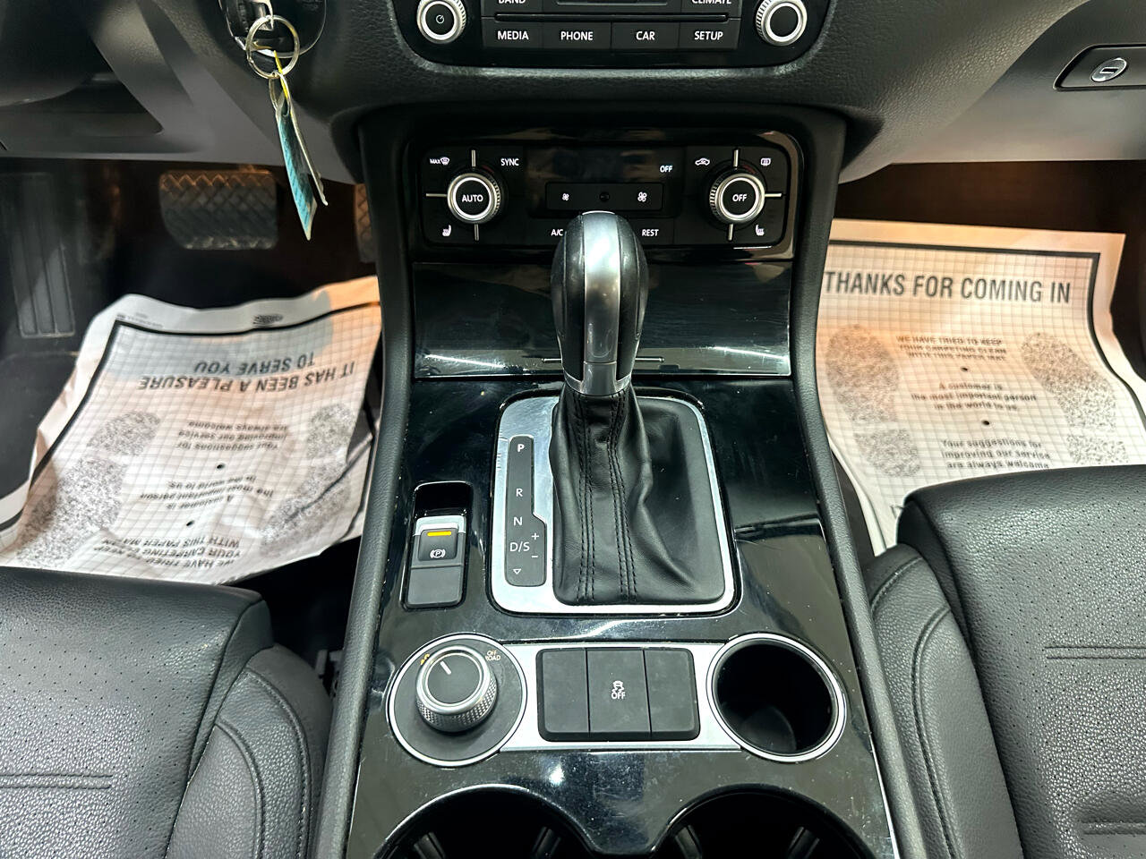 Used 2015 Volkswagen Touareg Sport image 26