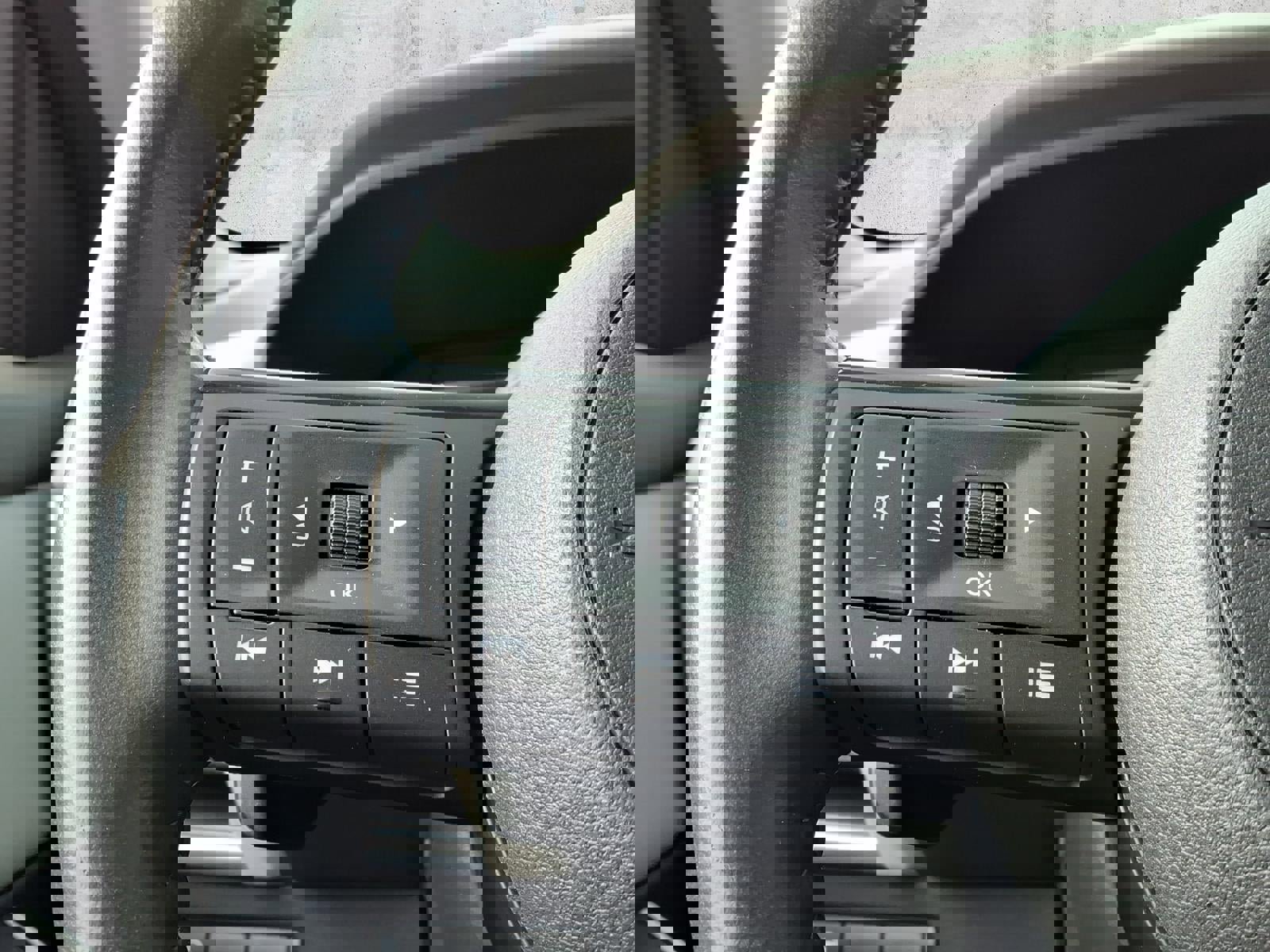 Used 2024 Nissan Rogue SV w/ SV Premium Package image 23