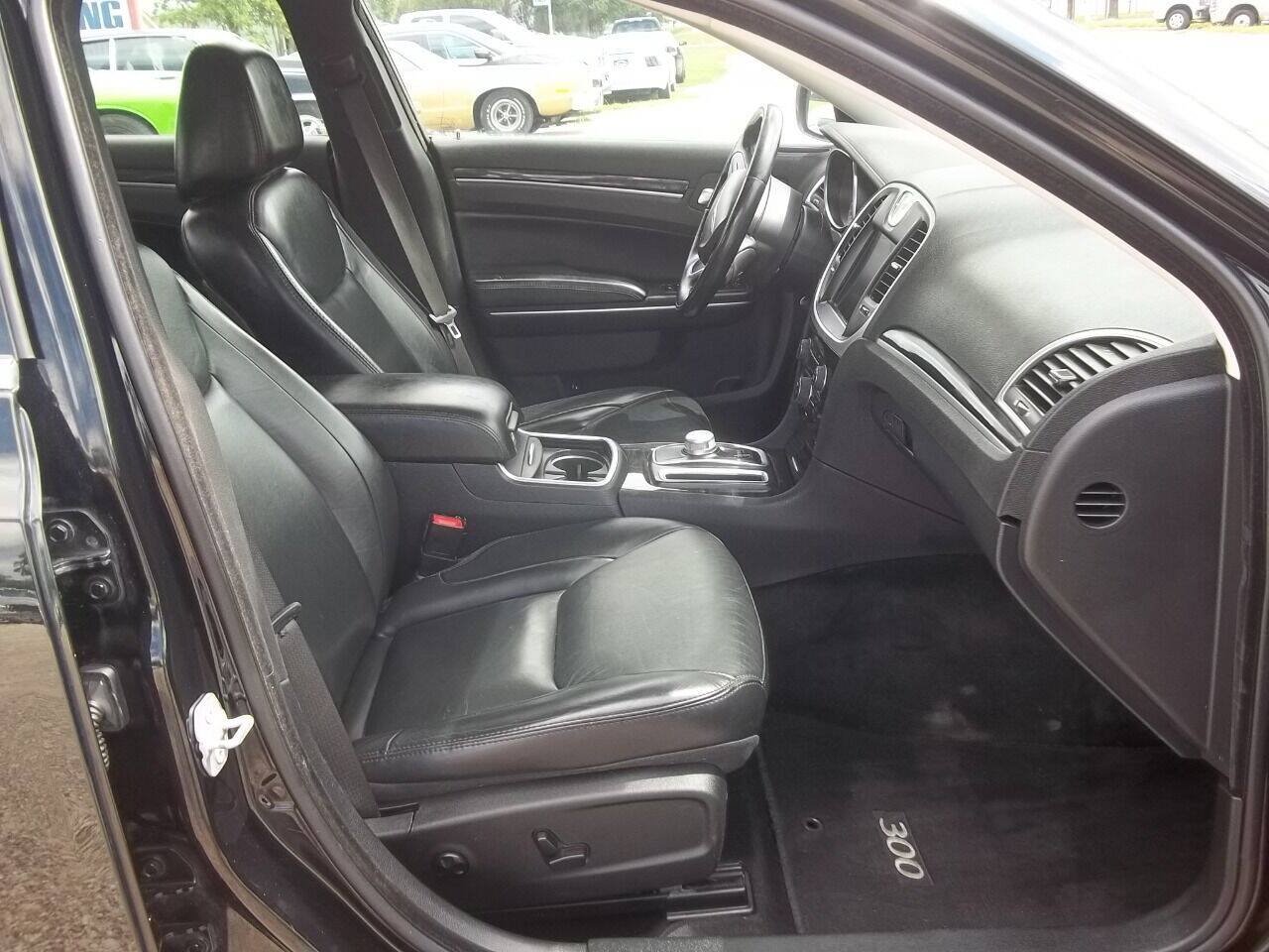 Used 2015 Chrysler 300 Limited RWD image 11
