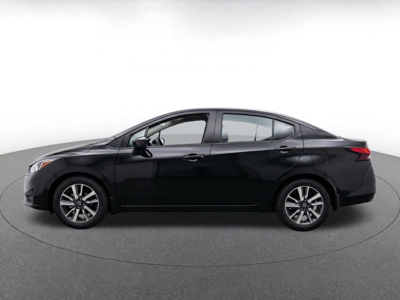 Used 2025 Nissan Versa SV FWD image 4