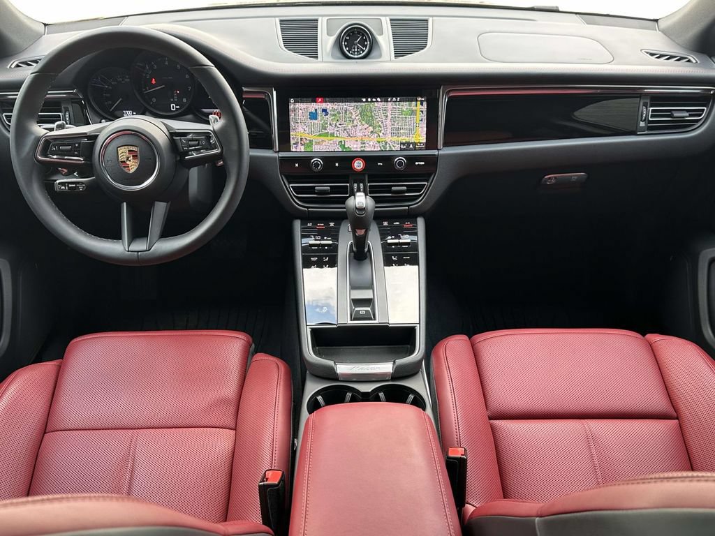 Used 2025 Porsche Macan AWD/4WD image 15