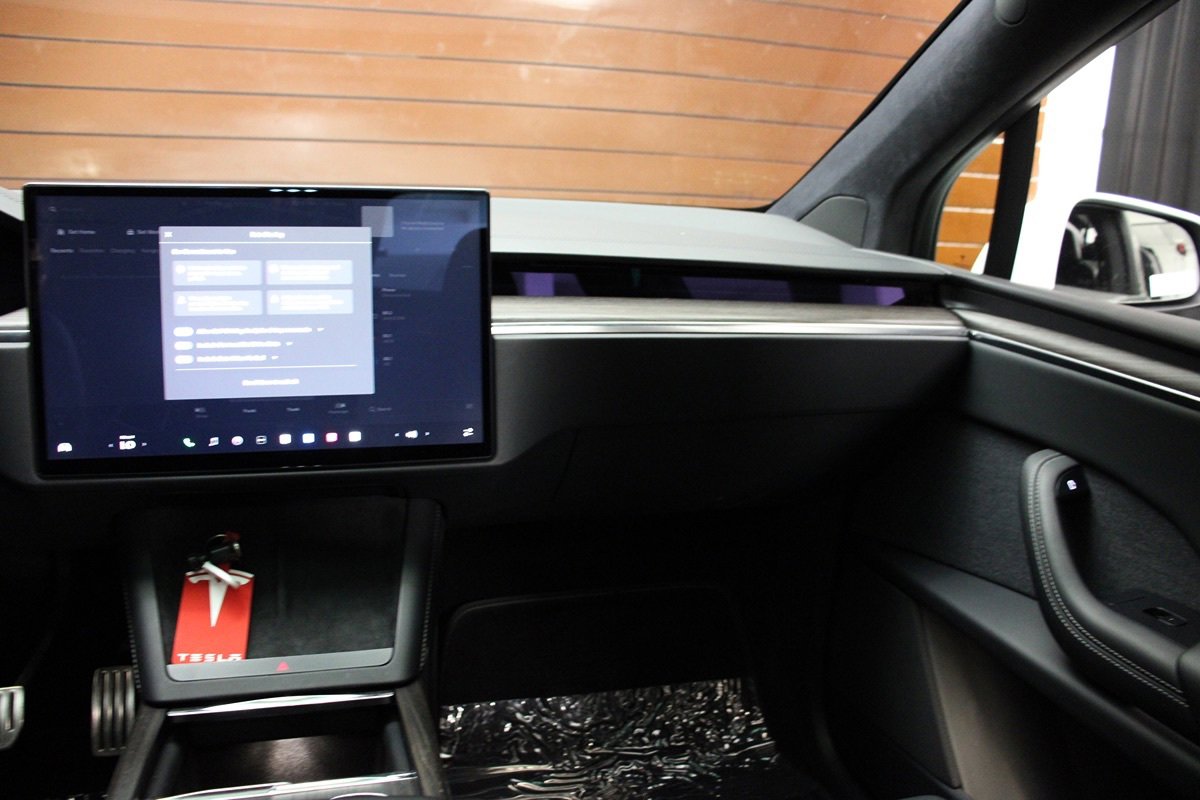 Used 2023 Tesla Model X 7 Seater AWD Driving Com 4 image 28