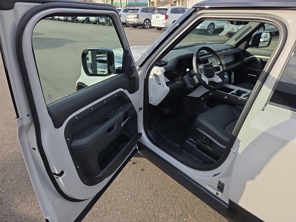 New 2026 Land Rover Defender 110 X-Dynamic SE image 10