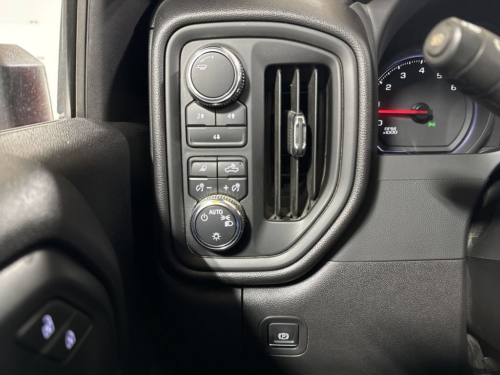 Used 2024 GMC Sierra 2500 Pro AWD/4WD image 18