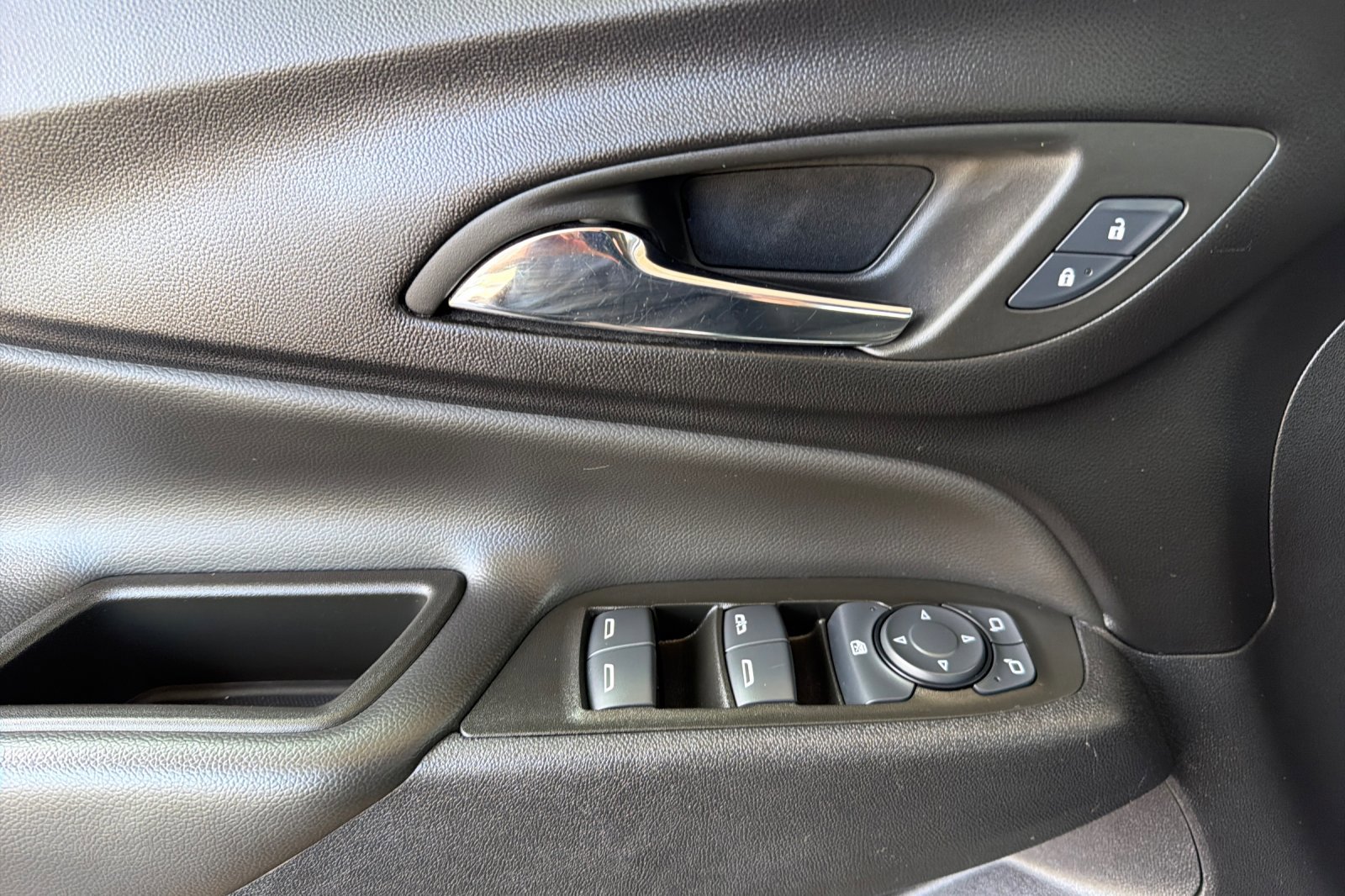 Used 2024 Chevrolet Equinox LT AWD/4WD image 11