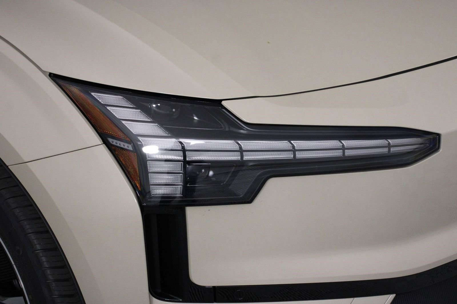 New 2026 Volvo EX30 Plus w/ Climate Package image 13