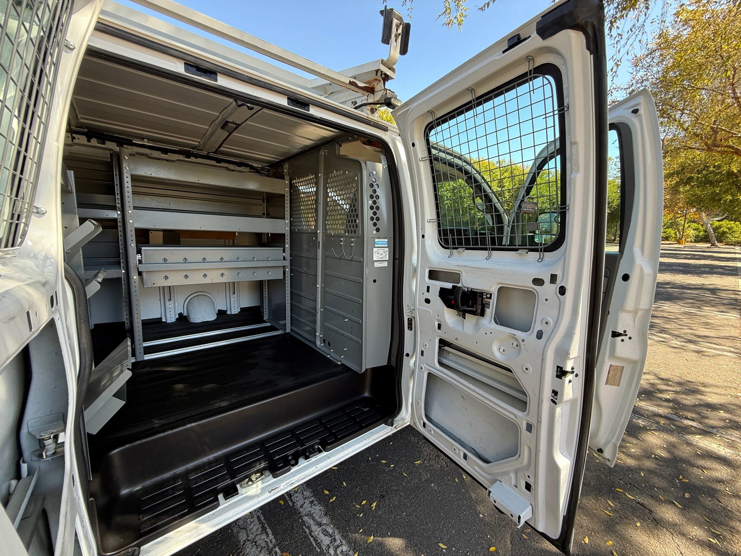 Used 2015 Chevrolet Express 2500 image 18