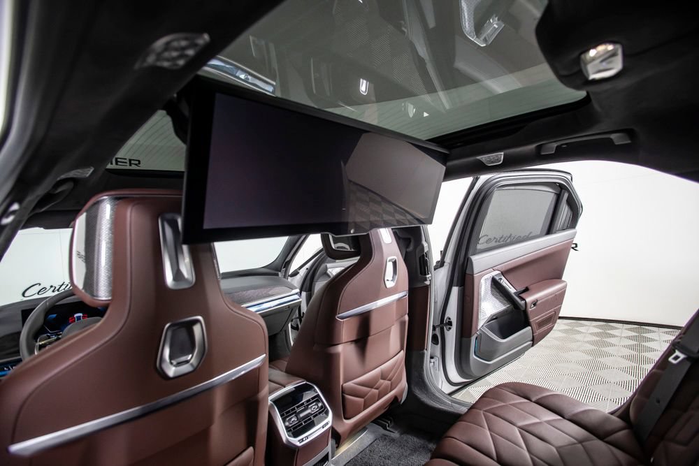 Used 2023 BMW 760i xDrive w/ Luxury Rear Seating Package AWD/4WD image 25