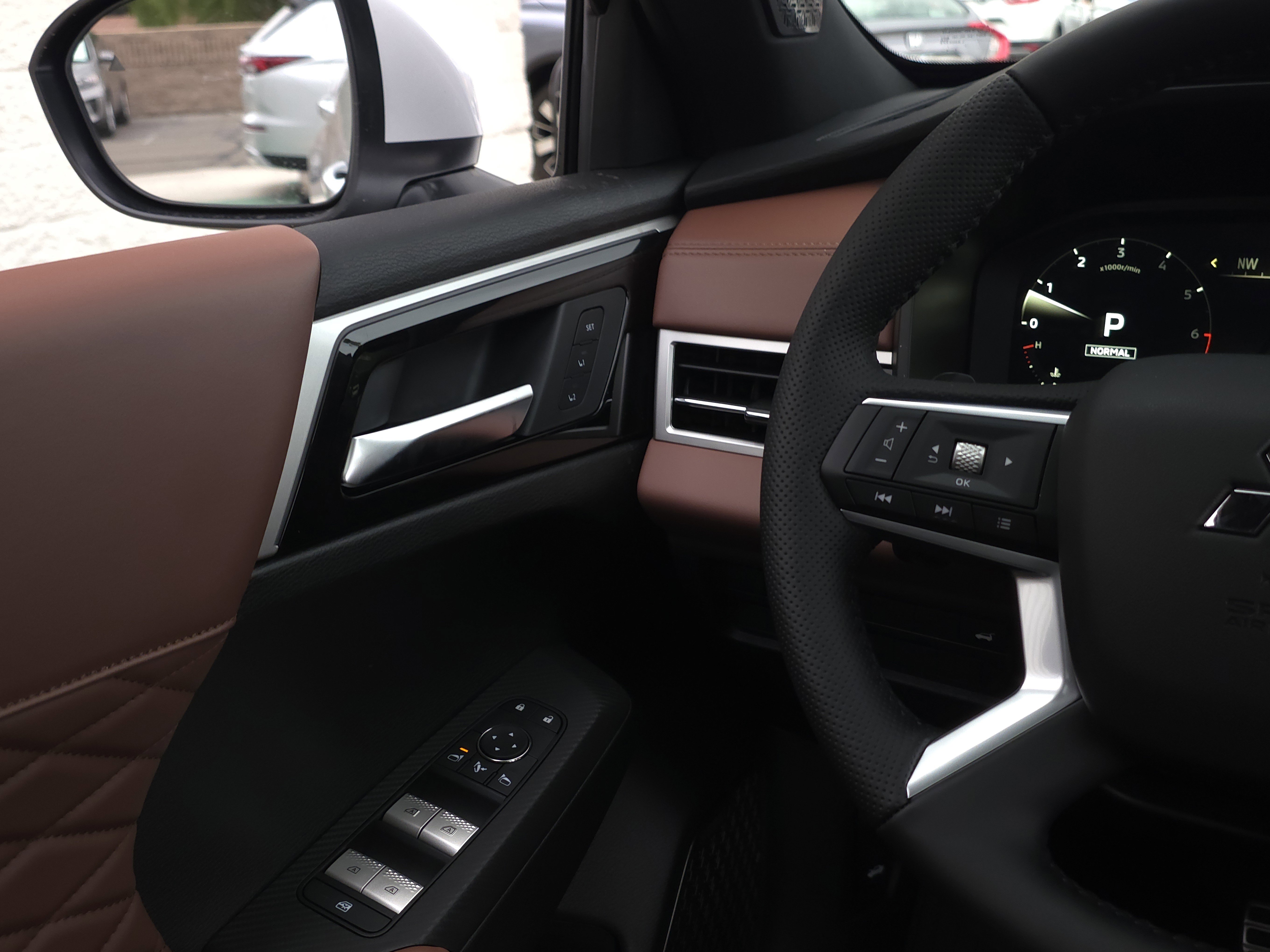 New 2025 Mitsubishi Outlander SEL image 23