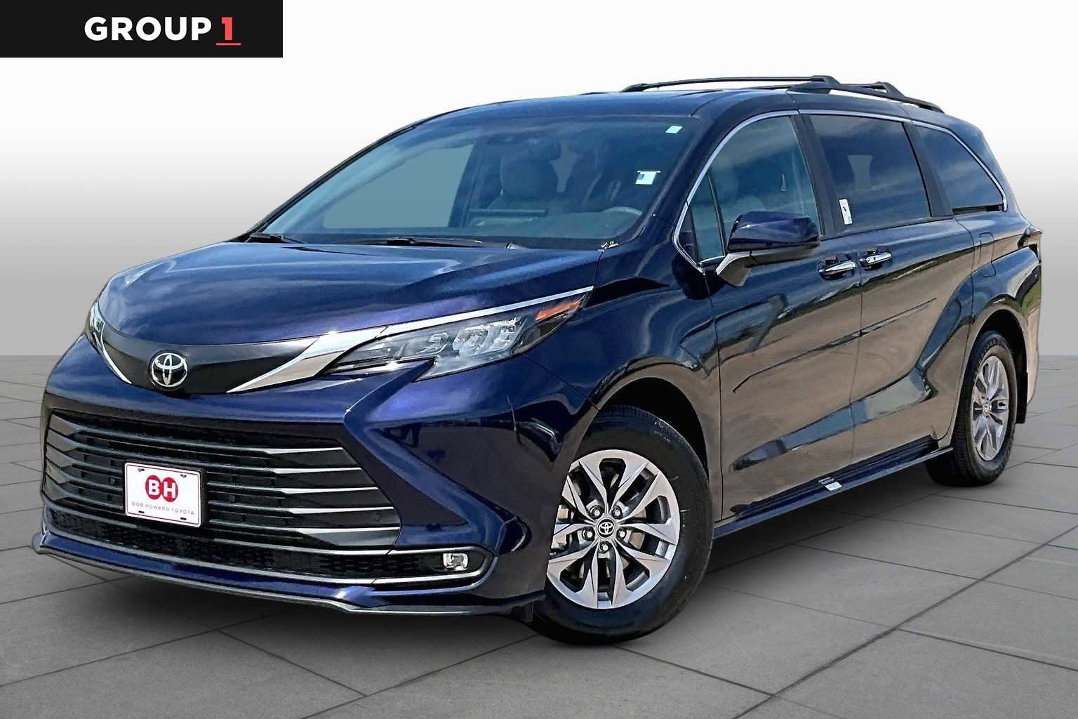 Used 2026 Toyota Sienna XLE image 1
