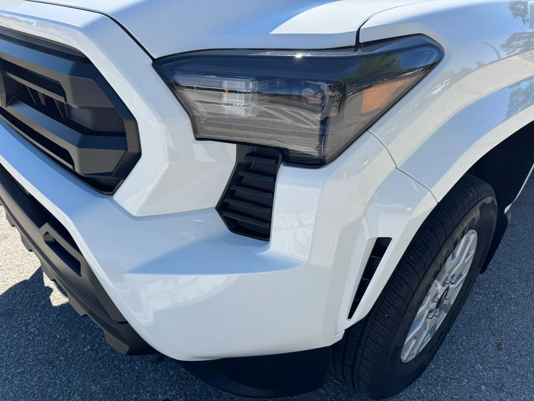 Used 2025 Toyota Tacoma SR5 image 34