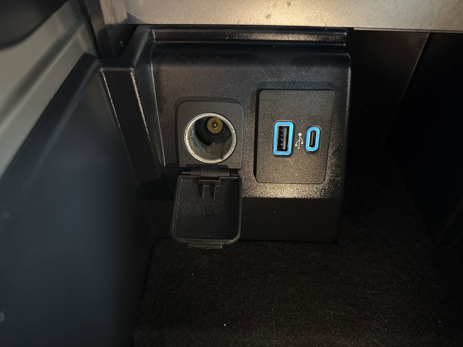 Used 2023 Ford Explorer Limited w/ Equipment Group 301A image 31