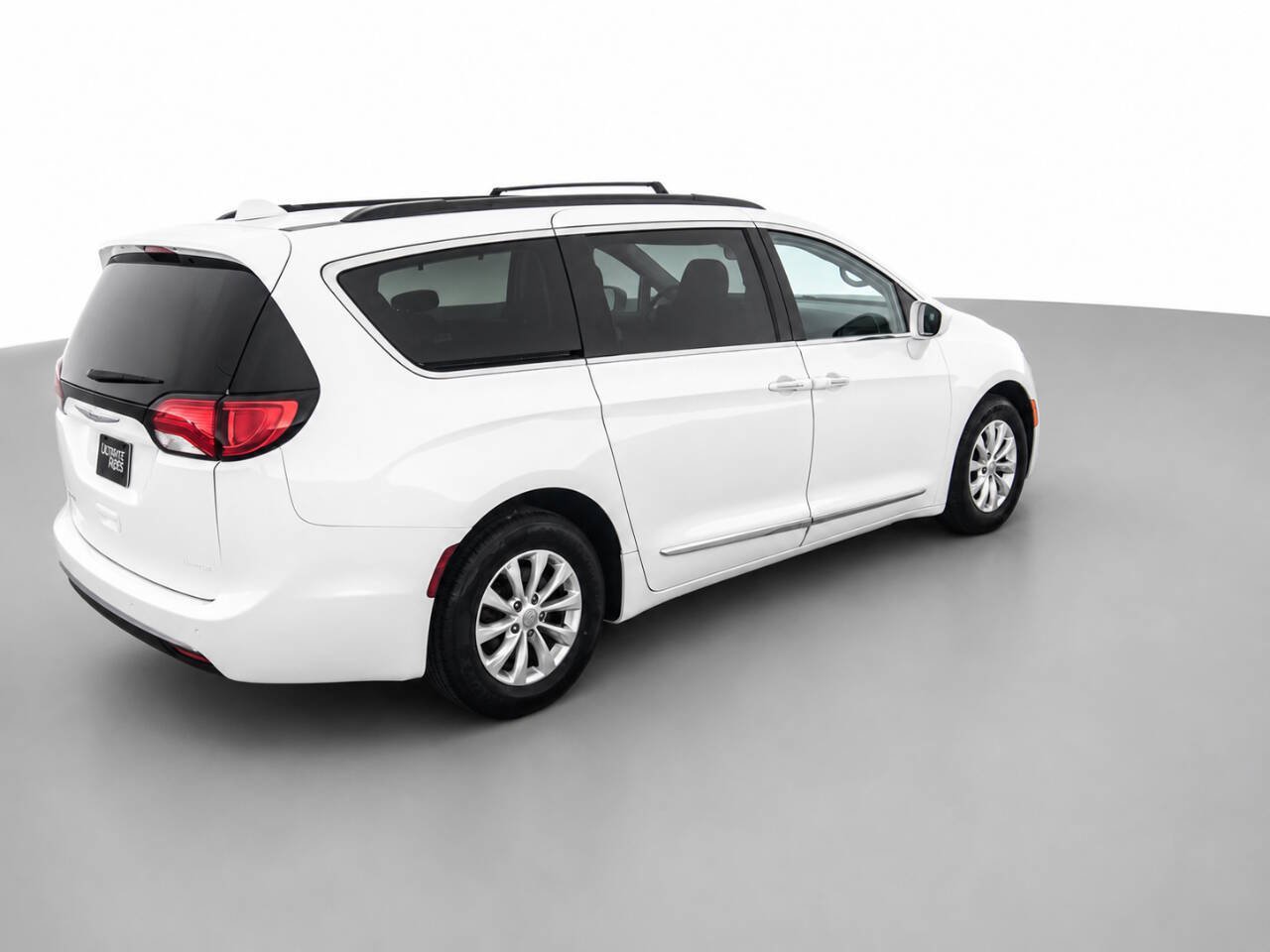Used 2017 Chrysler Pacifica Touring-L FWD image 5