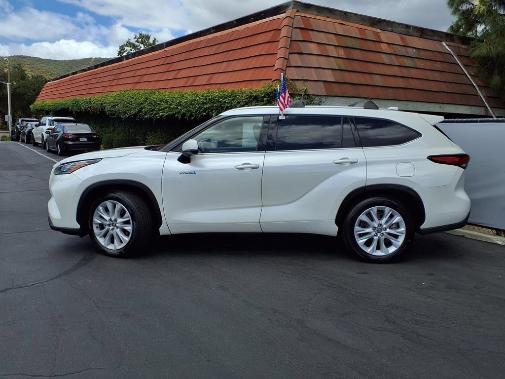 Used 2020 Toyota Highlander Limited FWD image 3