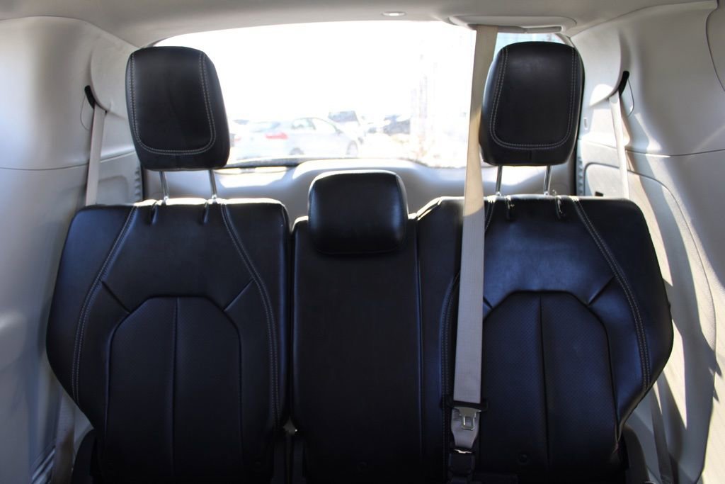 Used 2020 Chrysler Voyager Lxi image 28
