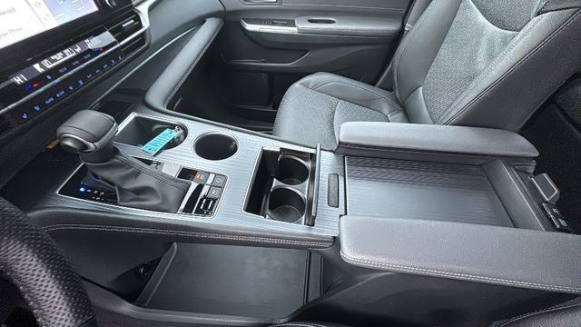 Used 2023 Toyota Sienna XSE image 22
