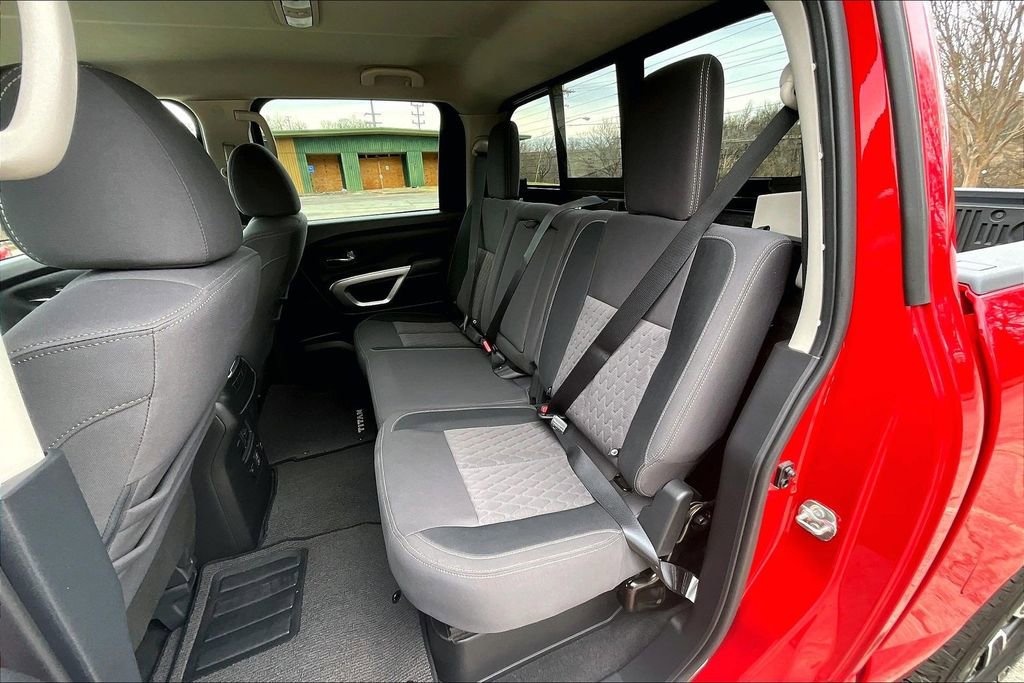 Used 2020 Nissan Titan SV w/ SV Convenience Package image 22