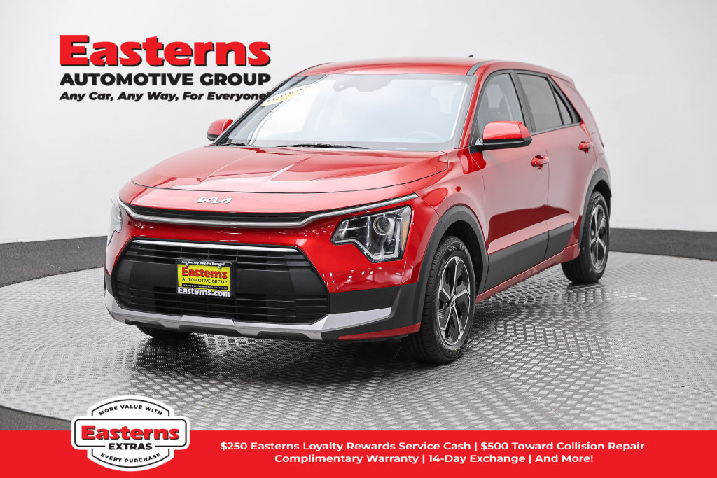 Used 2025 Kia Niro LX FWD image 1