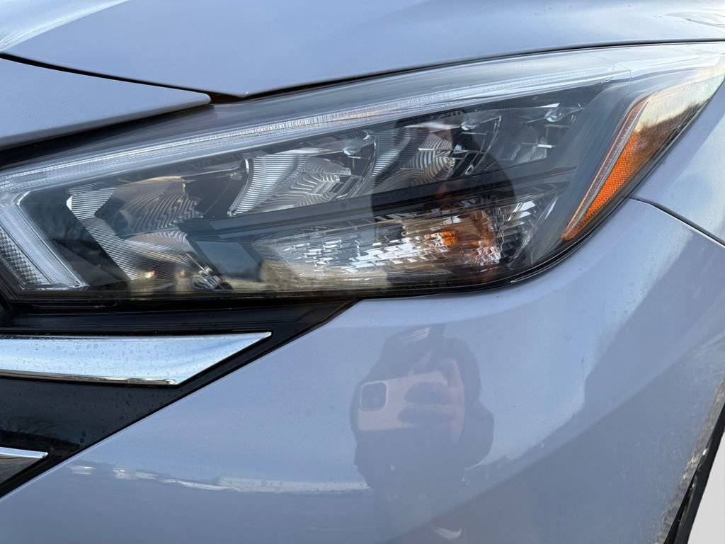 New 2025 Nissan Versa SV w/ Trunk Package FWD image 22