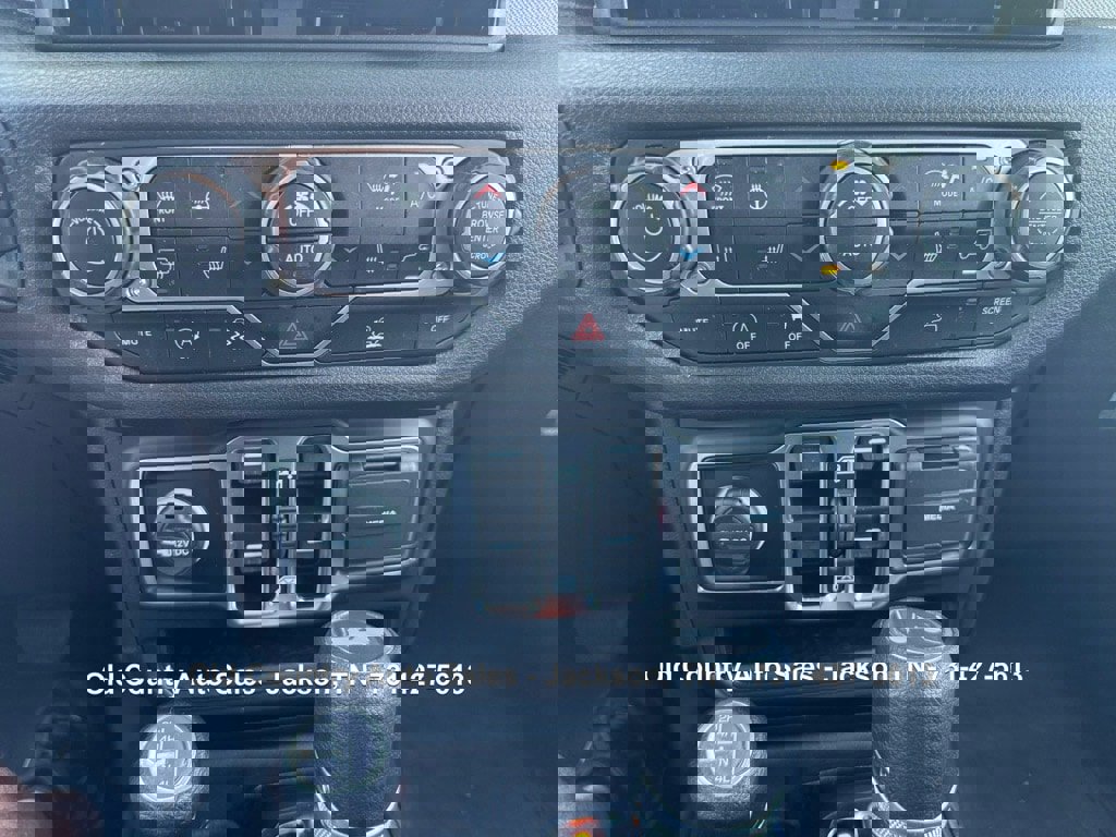 Used 2025 Jeep Wrangler Sport image 44