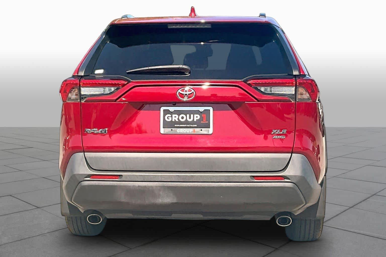 Used 2021 Toyota RAV4 XLE AWD/4WD image 5