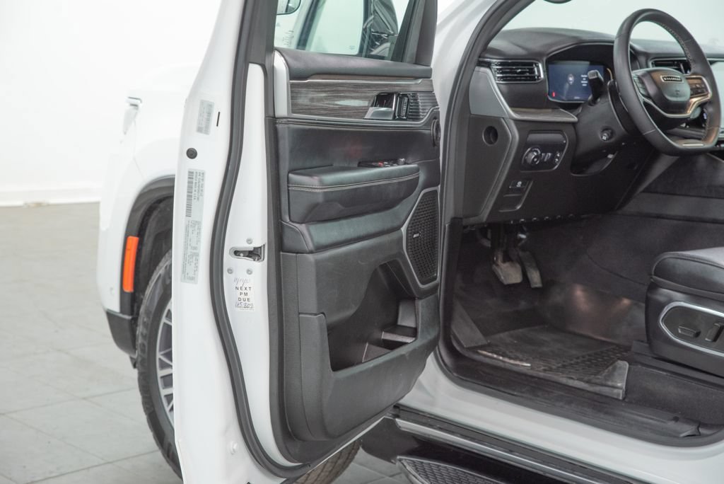 Used 2024 Jeep Wagoneer L Series II w/ Flexible Seating Group RWD image 7