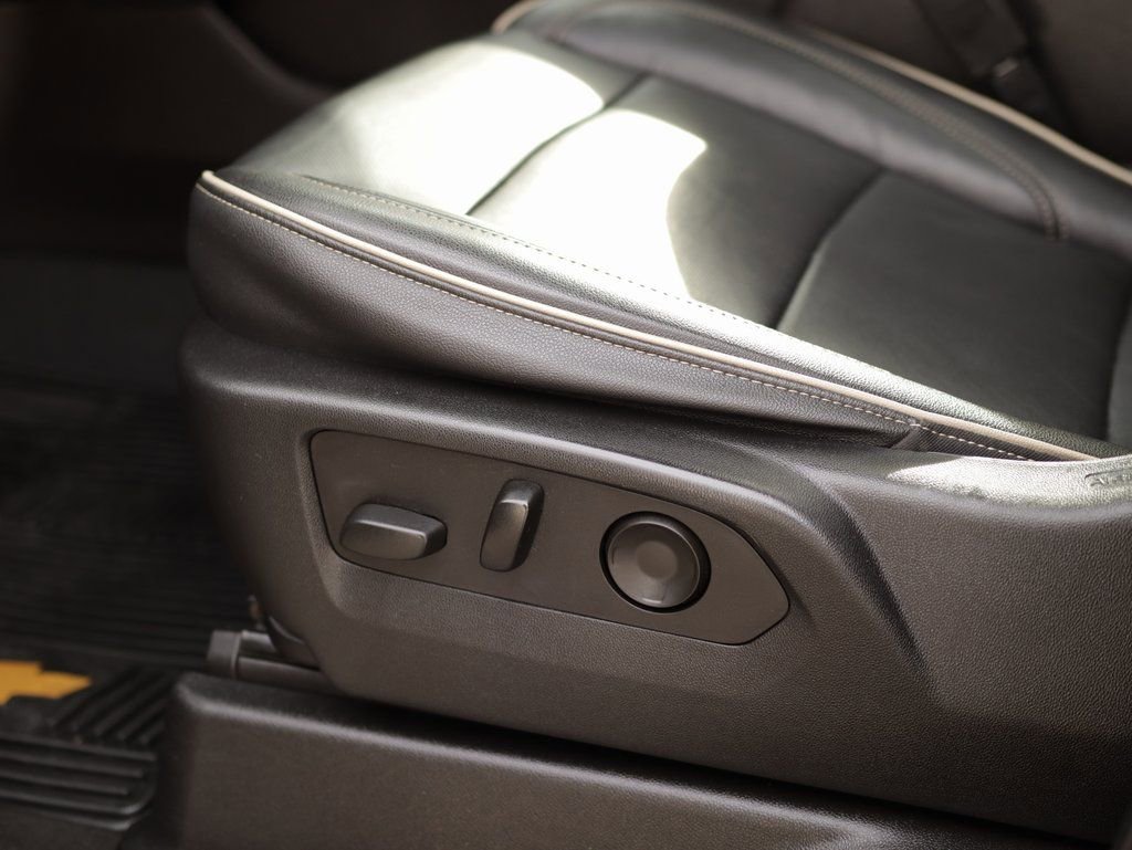 Used 2021 Chevrolet Suburban Premier image 24