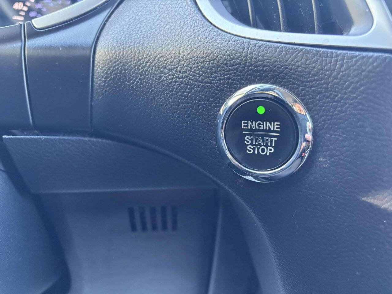 Used 2015 Ford Edge SEL image 30