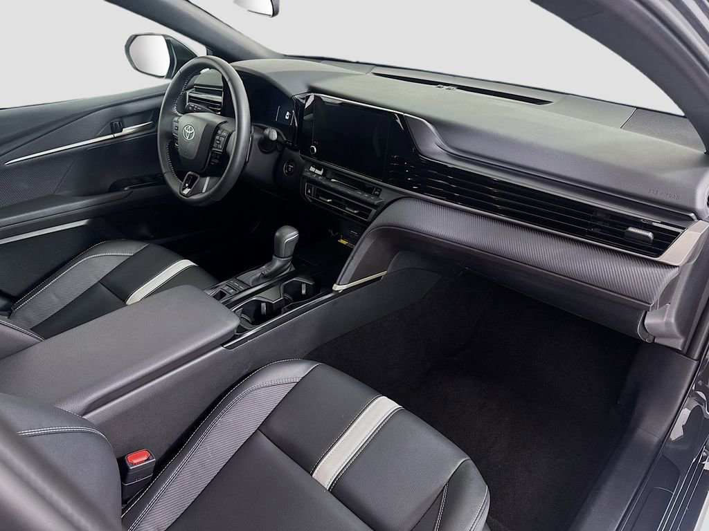 Used 2025 Toyota Camry SE image 28
