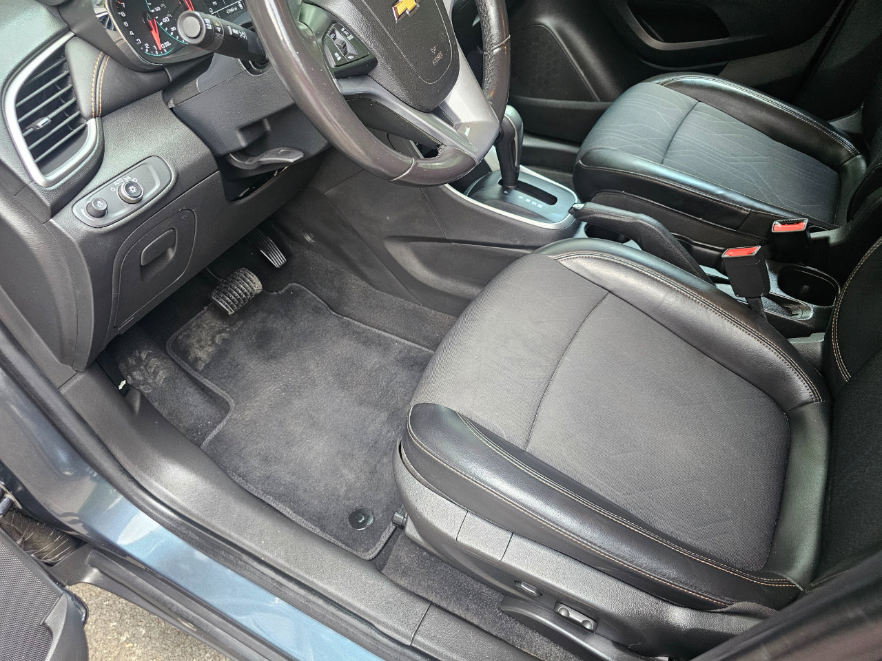 Used 2021 Chevrolet Trax LT w/ Driver Confidence Package image 26