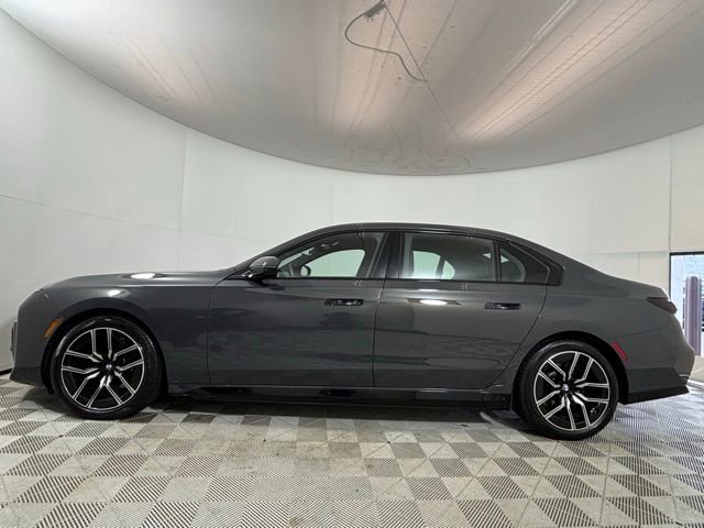 Used 2024 BMW i7 xDrive60 w/ Executive Package image 4