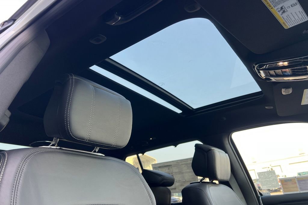 New 2026 Jeep Grand Wagoneer L Summit w/ Premium Group III image 18