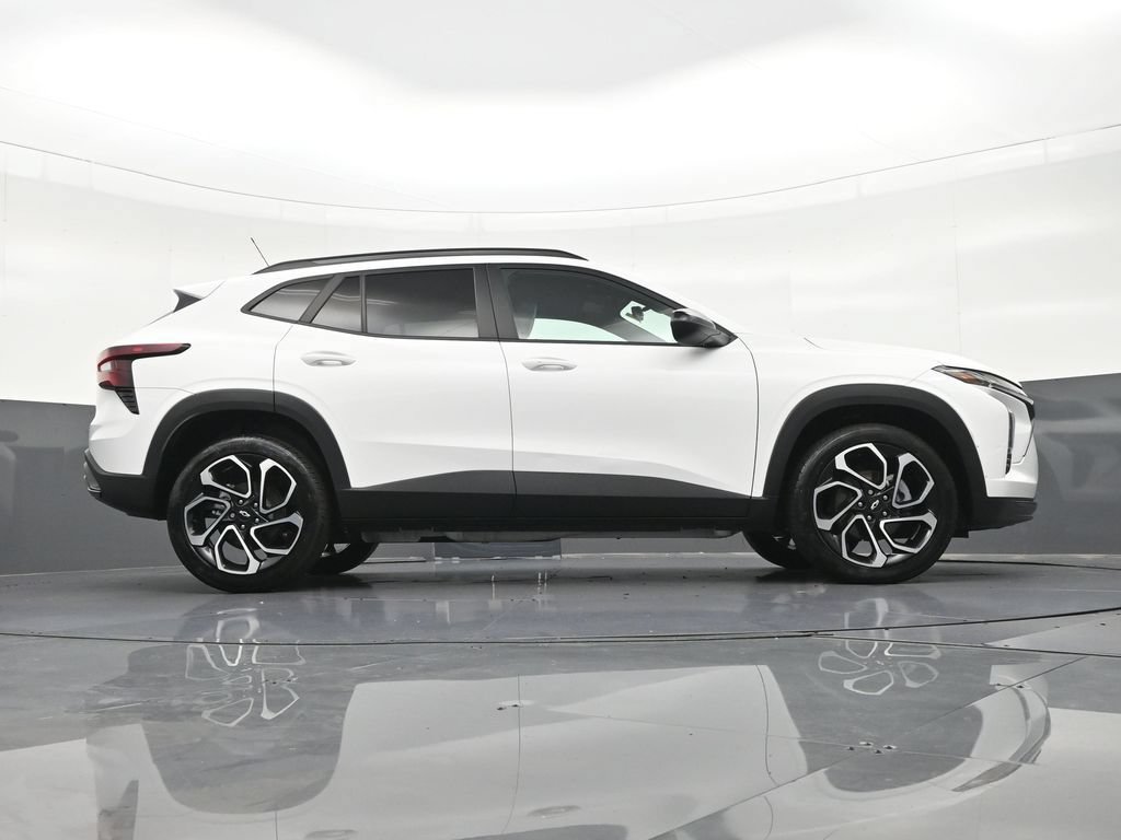 Used 2025 Chevrolet Trax RS FWD image 33