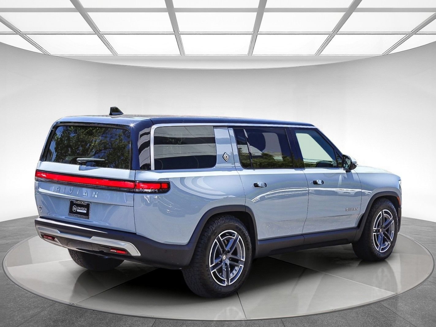 Used 2025 Rivian R1S Adventure AWD/4WD image 4