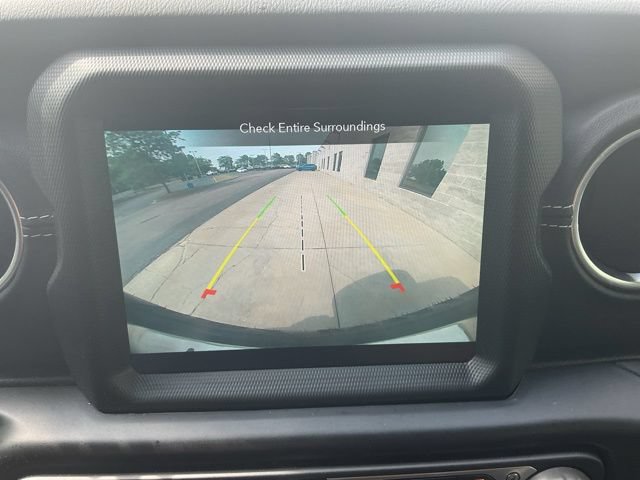 Used 2021 Jeep Wrangler Unlimited Sahara AWD/4WD image 3