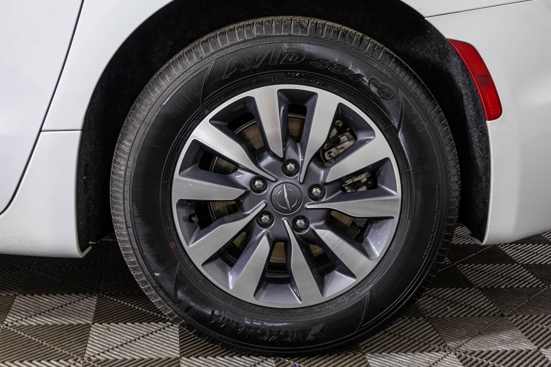 Used 2024 Chrysler Pacifica Limited FWD image 51