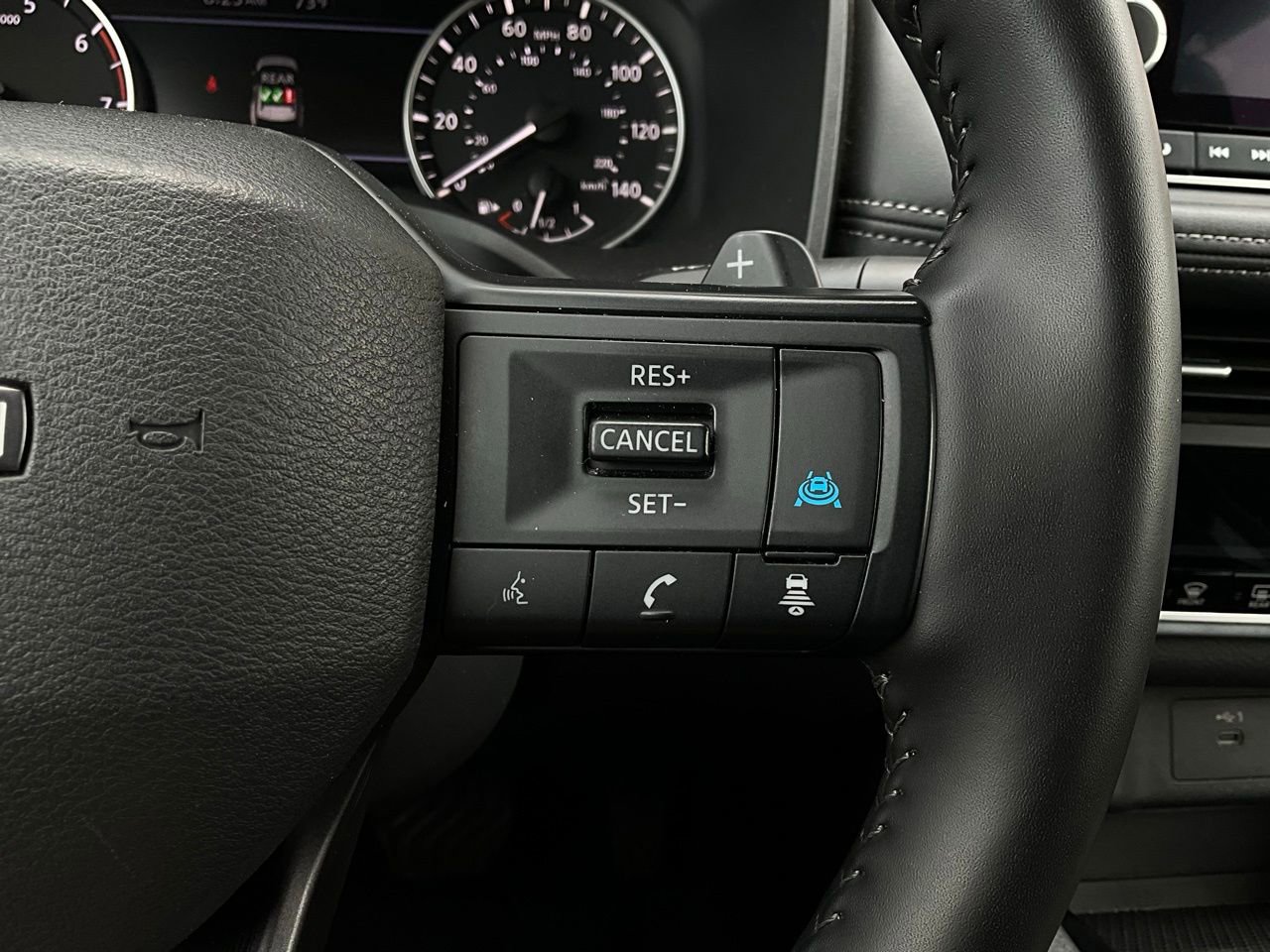 Used 2025 Nissan Rogue SV image 34