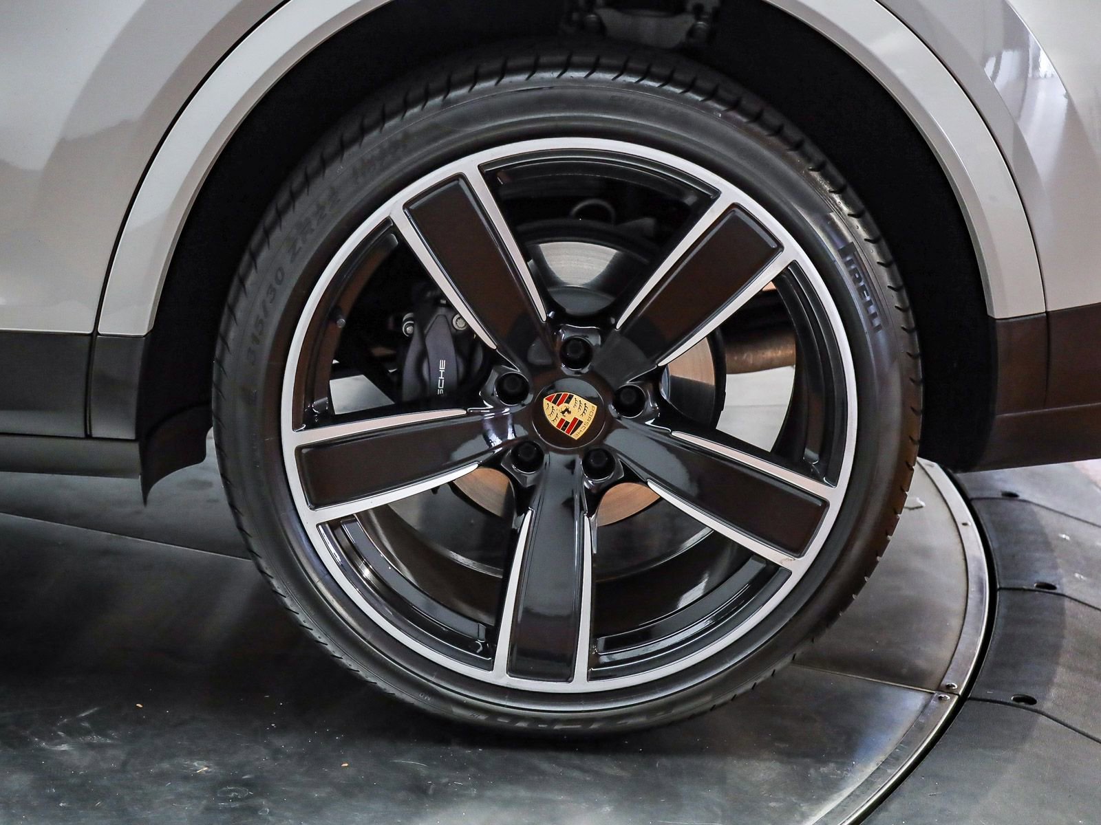 Certified 2022 Porsche Cayenne Platinum Edition AWD/4WD image 9