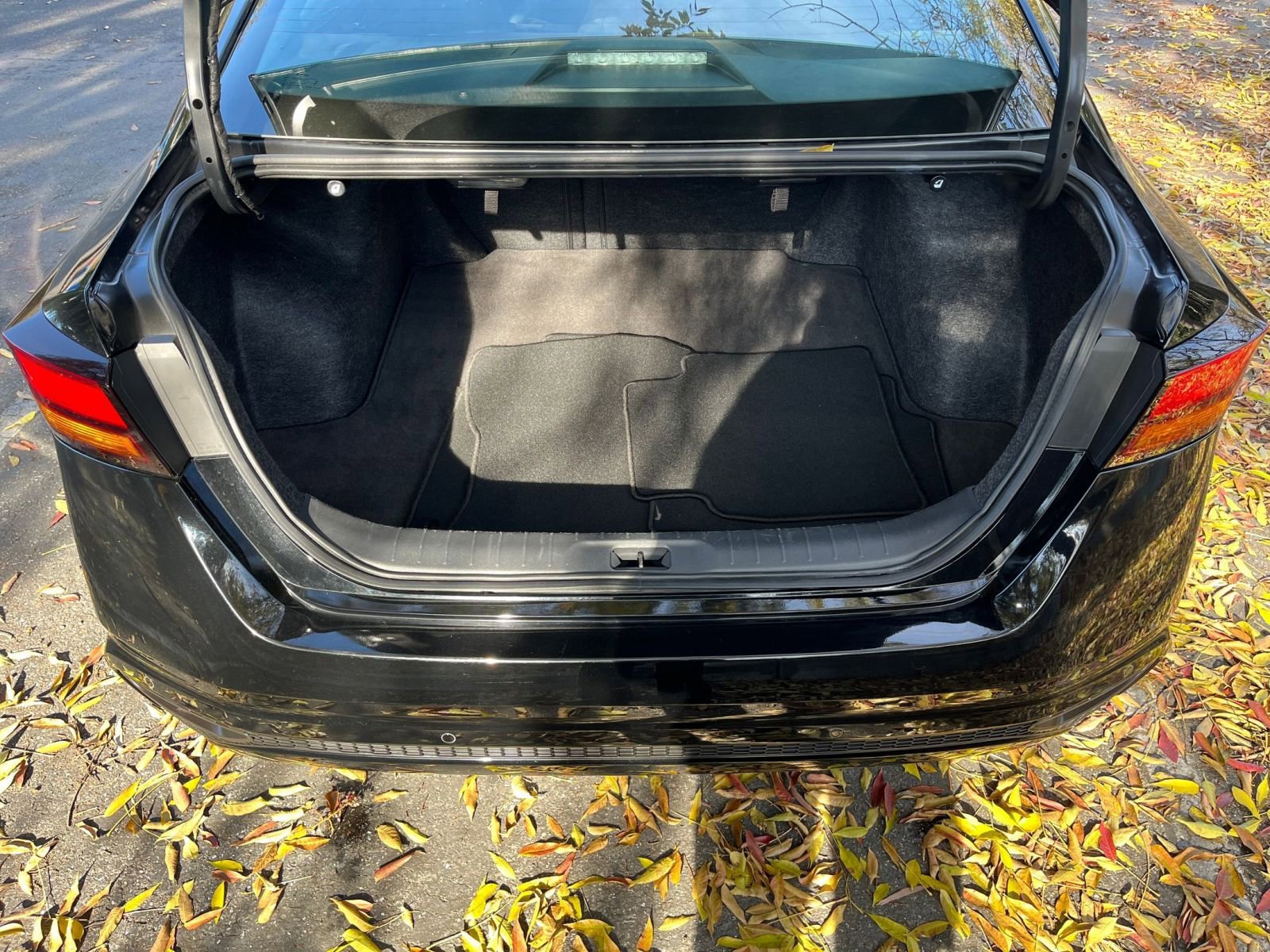 Used 2025 Nissan Altima 2.5 SV image 30