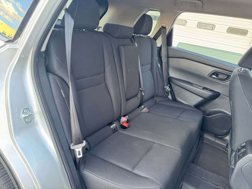 Used 2025 Nissan Rogue S image 17