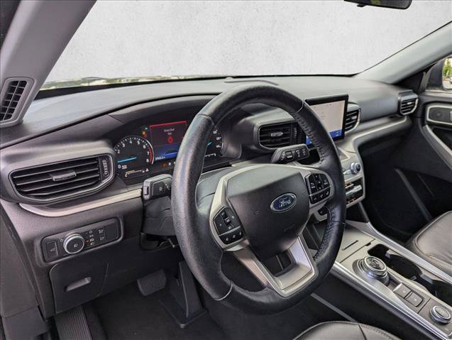 Used 2022 Ford Explorer XLT w/ Equipment Group 202A AWD/4WD image 12