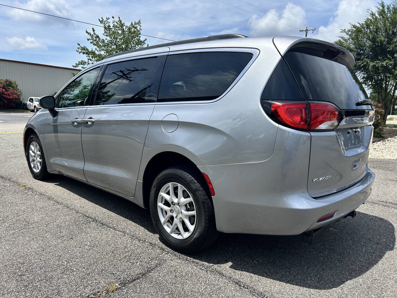 Used 2020 Chrysler Voyager Lxi image 9